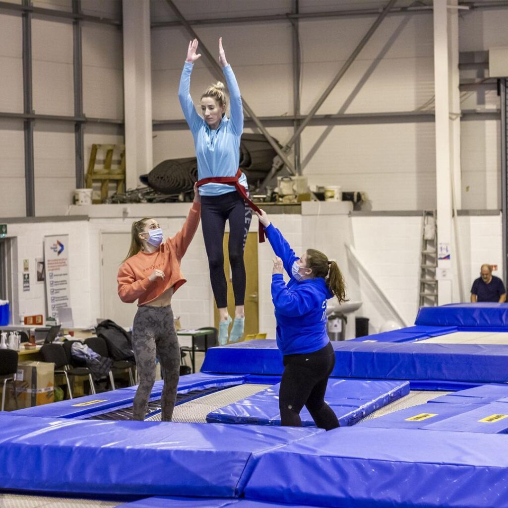 Comparing Trampoline Training to Traditional Methods - dancers