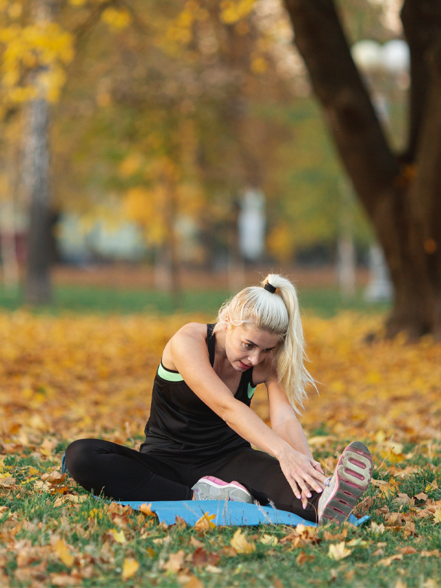 5 Yoga Asanas to Stay Fit in Autumn