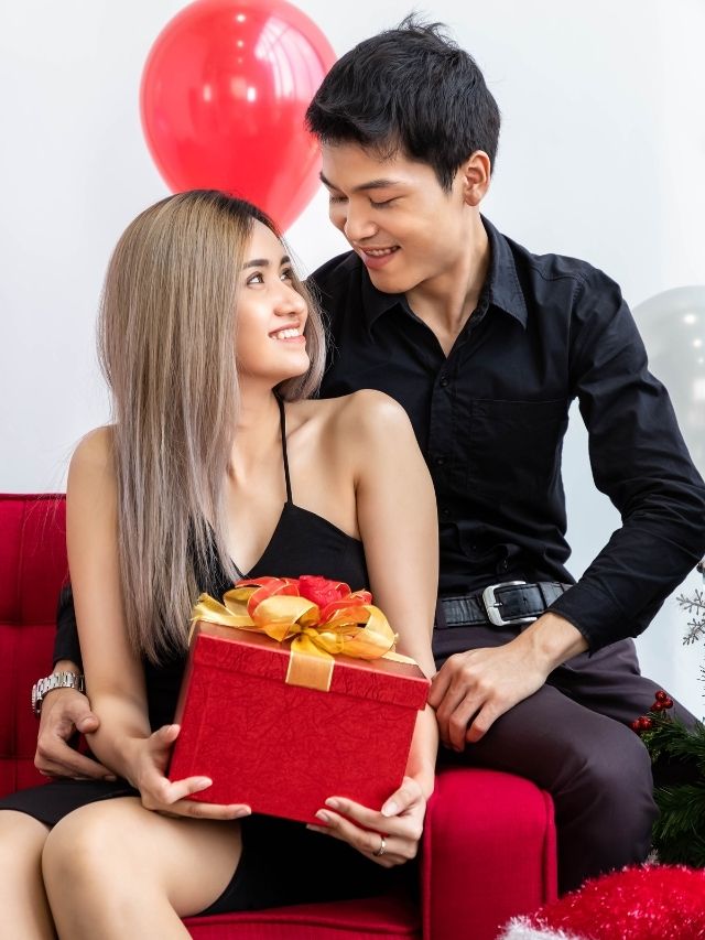 Most Romantic and Heart-Melting Valentine’s Gifts for Her